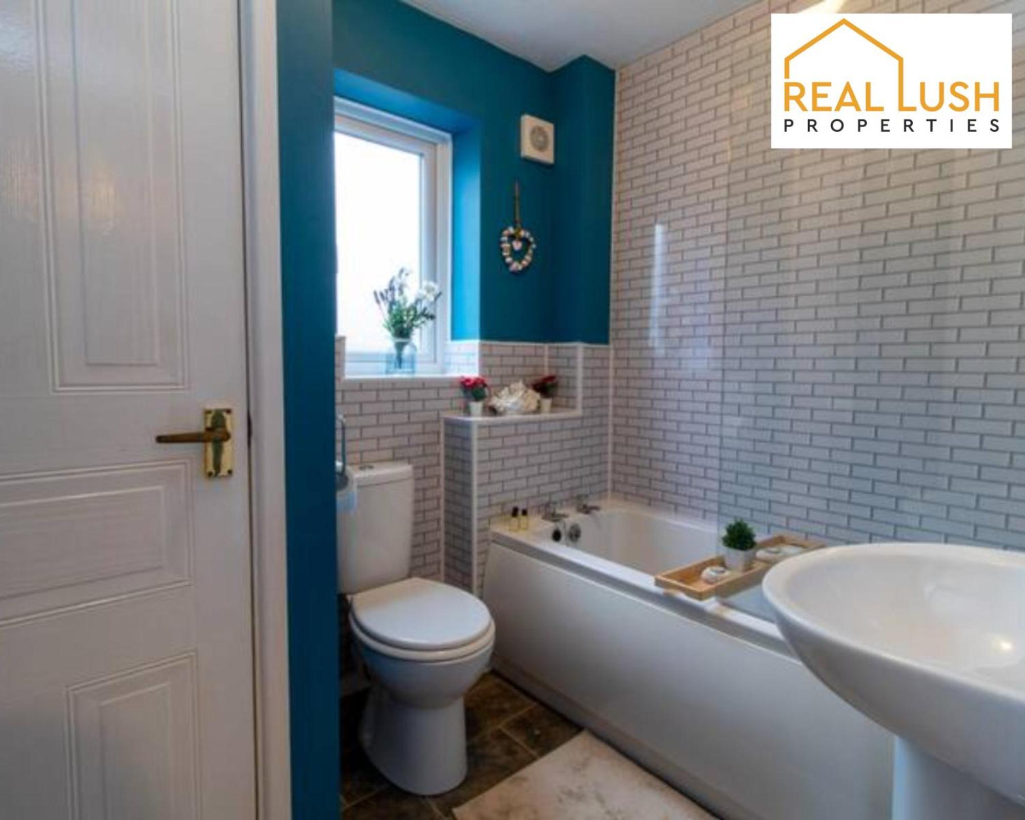 One-Bedroom Apartment By Real Lush Properties In Langsett Wolverhampton Exterior foto