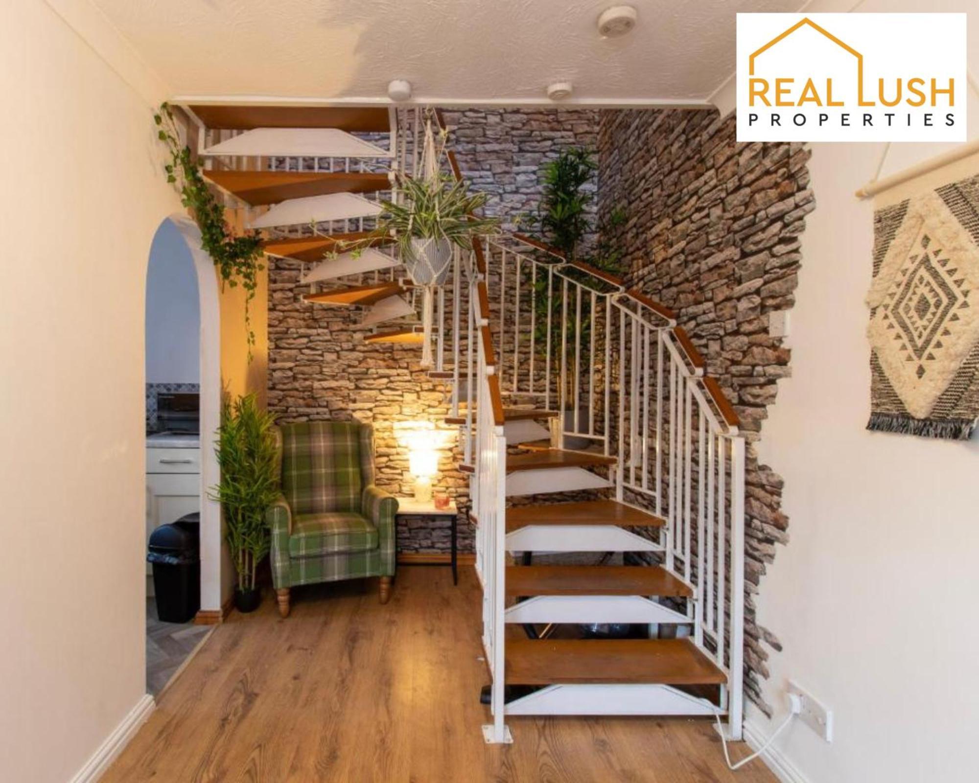 One-Bedroom Apartment By Real Lush Properties In Langsett Wolverhampton Exterior foto